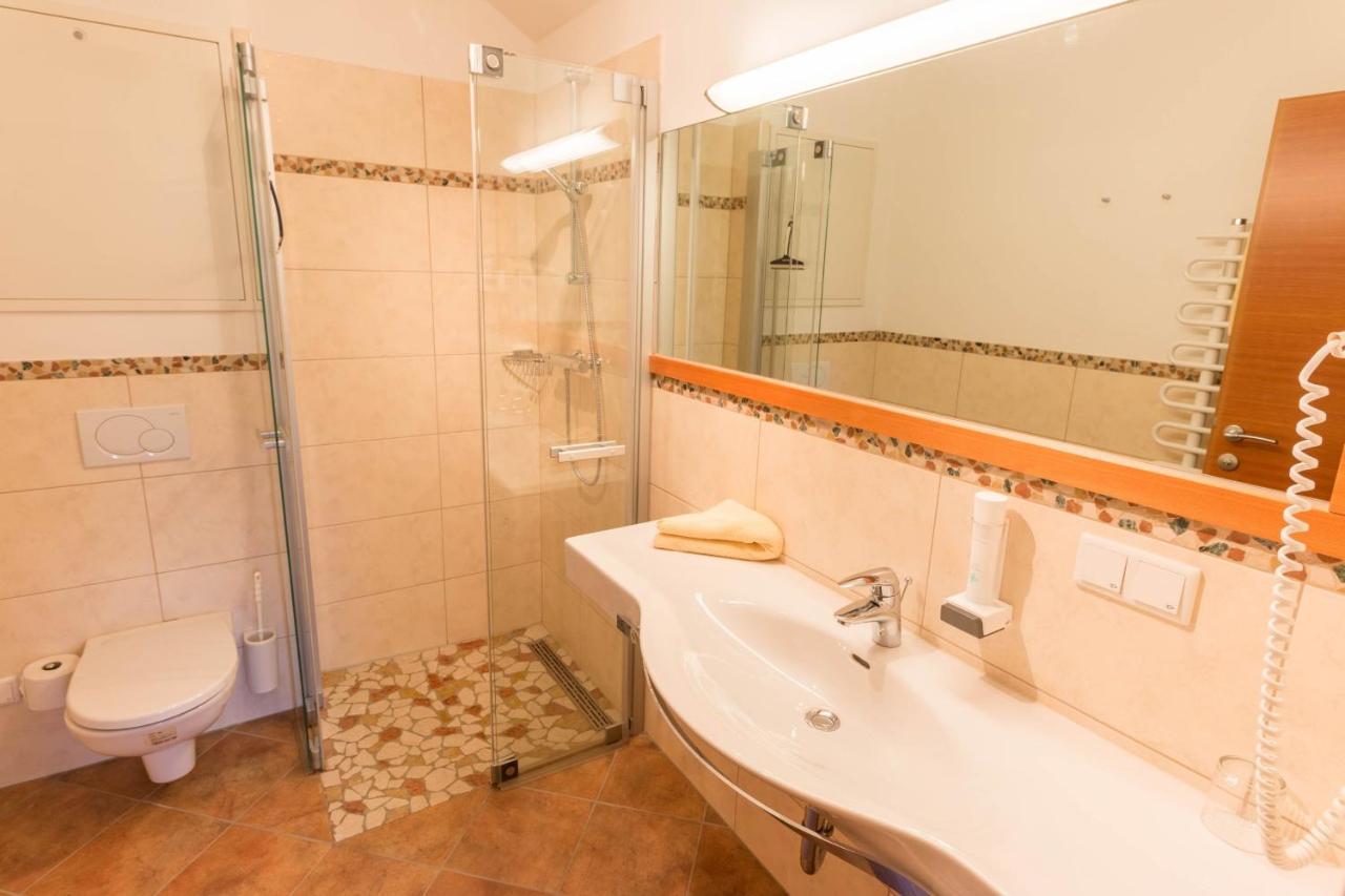 Hotel Weissenstein Санкт-Міхель-ім-Лунгау Екстер'єр фото