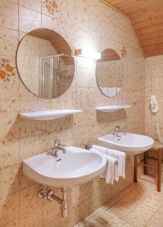 Hotel Weissenstein Санкт-Міхель-ім-Лунгау Екстер'єр фото